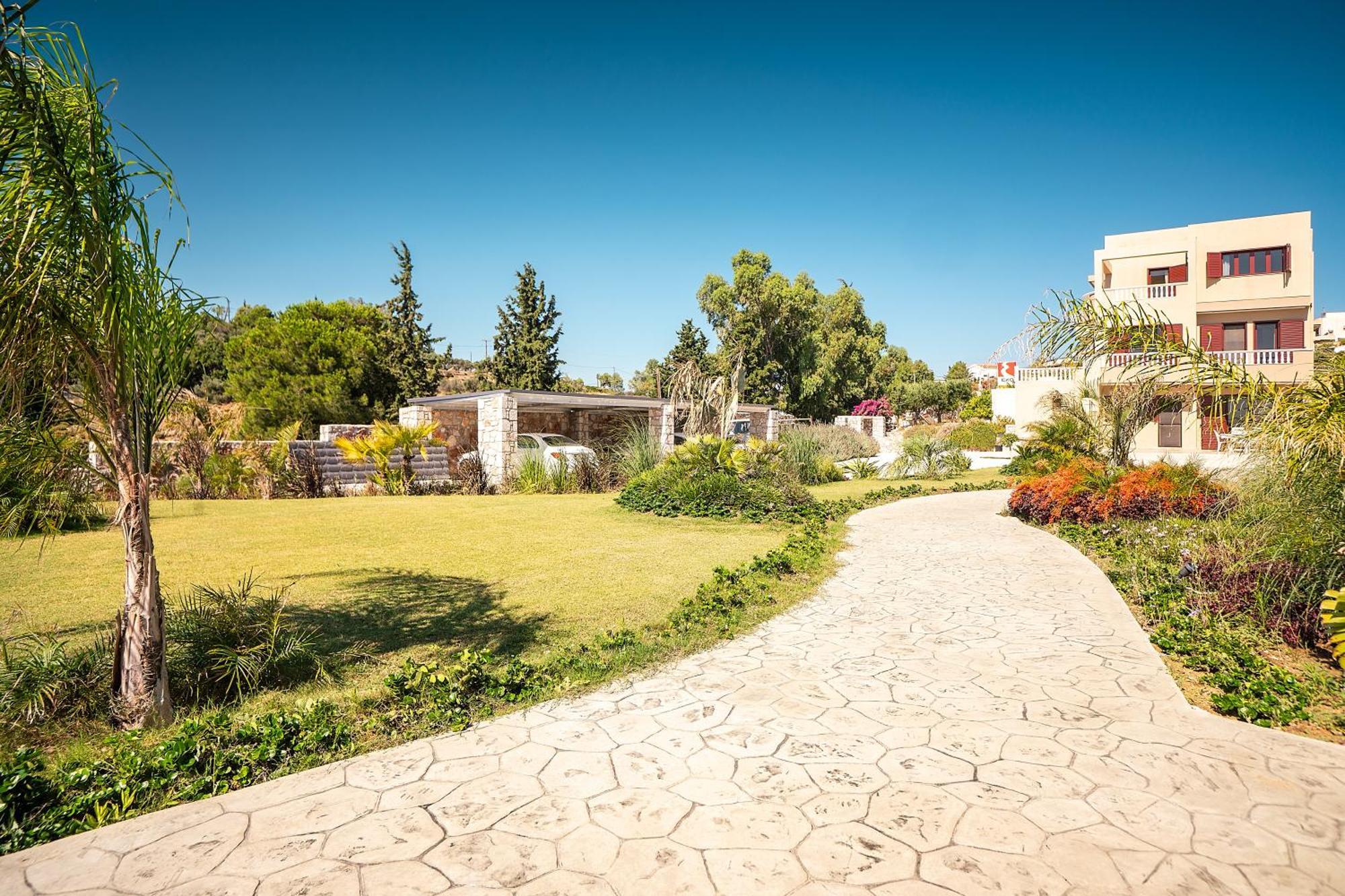 Sky Hills Psinthos